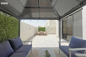 Apartemen Mewah, 2 kamar tidur, dapur | Teras/patio