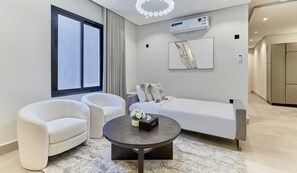Apartemen Mewah, 2 kamar tidur, dapur | Brankas, setrika/meja setrika, dan Wi-Fi gratis