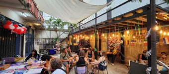 AREA81 HIDEOUT Hostel Khaosan