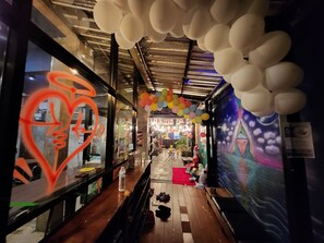 Living area - AREA81 HIDEOUT Hostel Khaosan (Bangkok)