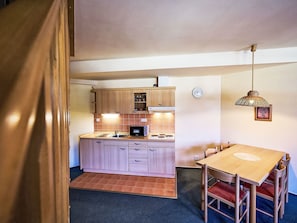 Kühlschrank, Mikrowelle, Toaster, Hochstuhl