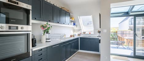 Fridge, microwave, oven, dishwasher