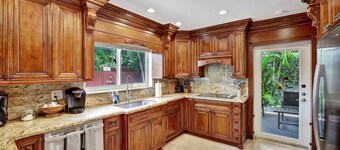 Stylish 2br/3ba w-Heated Pool + Beach Walkable