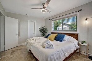 3 bedrooms, desk, iron/ironing board, travel cot