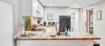 Elegant 2-Bed Cottage with Private Yard