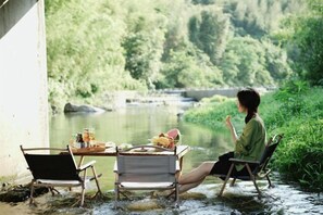 Outdoor dining - Rest Valley (Deqing)