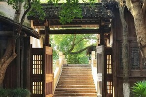 Property grounds - Wuzhen Chaifeng Homestay (Tongxiang)