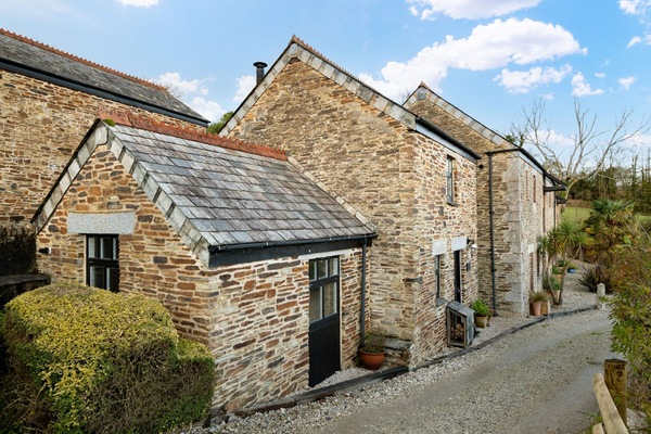 Welcome to Honey Pot, quietly settled between Liskeard and Looe