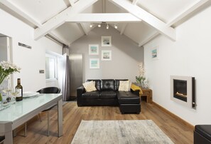 Smart TV, books, stereo - Retreat with the one you love to this rural, dog-friendly cottage. Spice Barn exudes luxury, whilst (Liskeard)