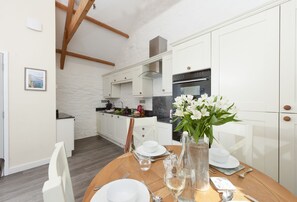 Fridge, microwave, oven, dishwasher - Simply idyllic for young families or couples alike, this former farm stable has been transformed int (Liskeard)