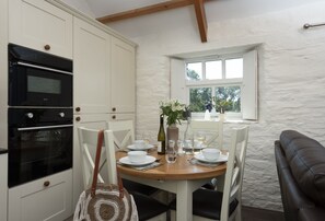 Dining - Simply idyllic for young families or couples alike, this former farm stable has been transformed int (Liskeard)