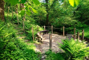 Property grounds - Simply idyllic for young families or couples alike, this former farm stable has been transformed int (Liskeard)