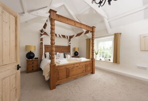 4 عدّة غرف نوم ومكواة/لوح كي وواي فاي وملاءات أسرّة