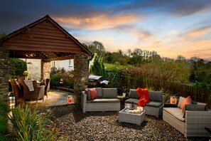 تناول الطعام بالخارج