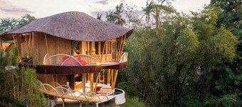 Honeymoon Villa with Redroom