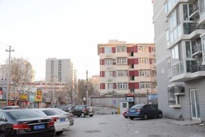 Free self-parking - Jinyuan Express Hotel (Beijing)