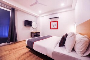 Deluxe Double Room | Desk, free WiFi - Hotel The Spot By A1Rooms (New Delhi)