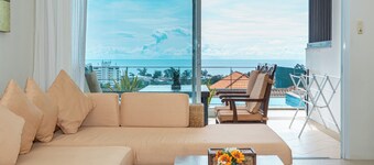 Hillside Seaview Residence