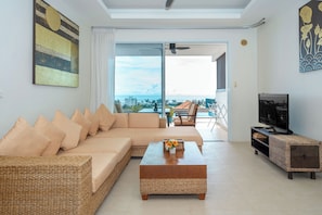 TV - Hillside Seaview Residence (Karon)