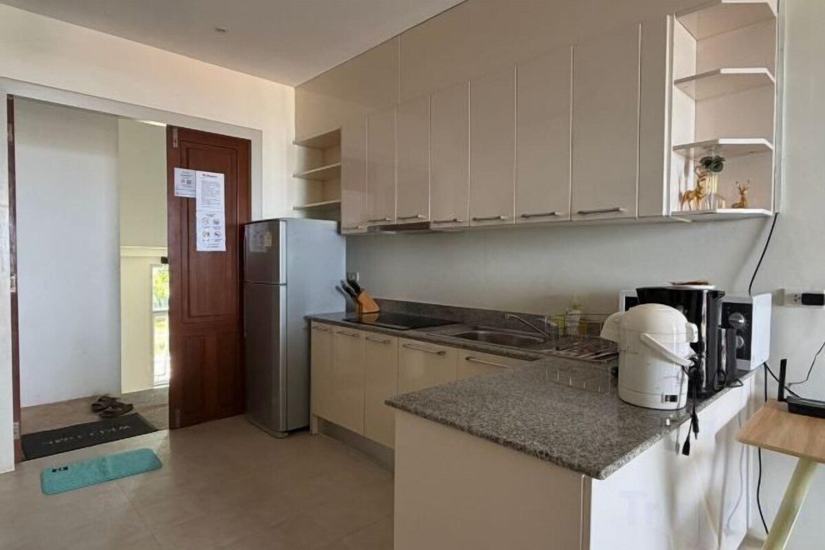 Cocina privada | Refrigerador y utensilios de cocina 
