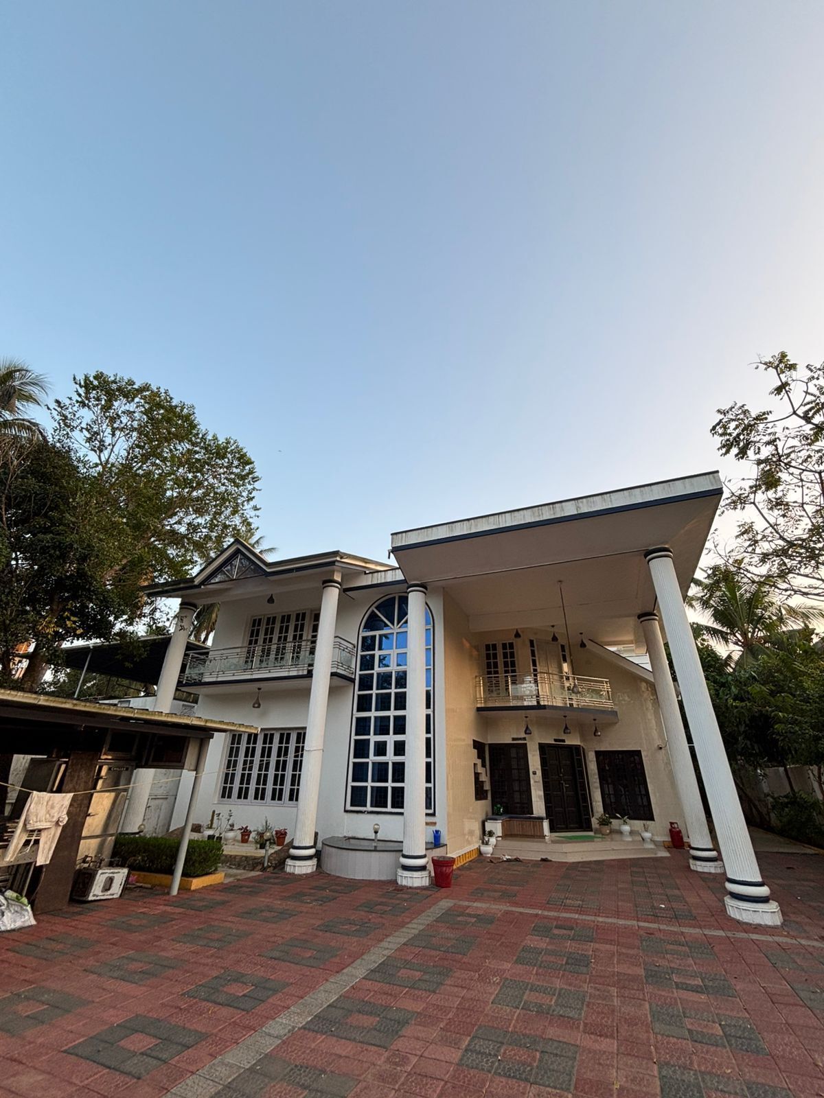 ด้านหน้าที่พัก