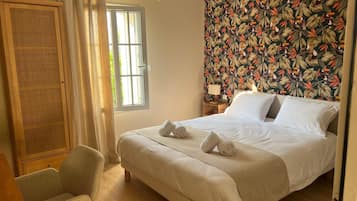 1 bedroom, desk, free WiFi, bed sheets