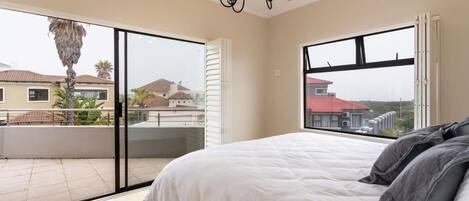 6 bedrooms, iron/ironing board, WiFi, bed sheets