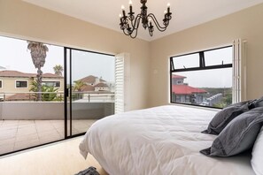 6 slaapkamers, een strijkplank/strijkijzer, wifi, beddengoed