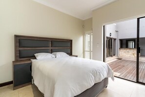 6 室のベッドルーム、アイロン / アイロン台、WiFi、ベッドシーツ