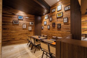 Restaurant - Hotel Laxvas- The Business Hotel (Thane)