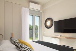 4 bedrooms, in-room safe, iron/ironing board, travel cot - Olvios Villa III, with 35m² Pool & SeaViews (895J+HF3 Chersonisos, Greece)