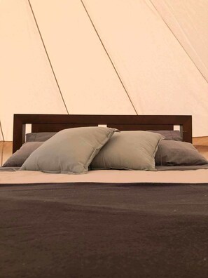 1 bedroom, bed sheets