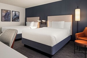 标准房, 2 张大床 | 高档床上用品、特色家居、办公桌、笔记本电脑工作区