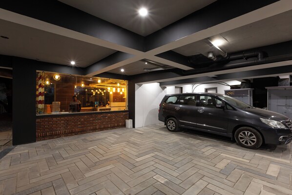 Free self-parking - Hotel LA Eden Mussoorie (Dehradun)