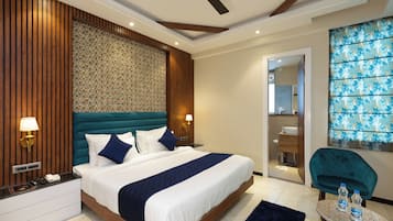 Deluxe Double Room | Iron/ironing board, free WiFi, bed sheets