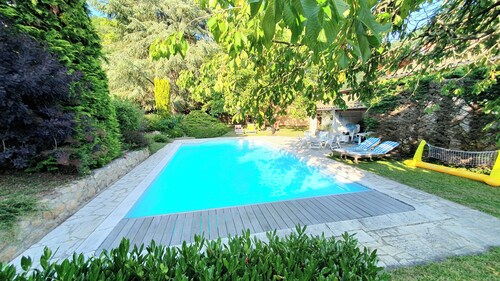 Maison en Pierre Avec Piscine Privée Dans un Domaine Clos et Arboré de 2200 m2