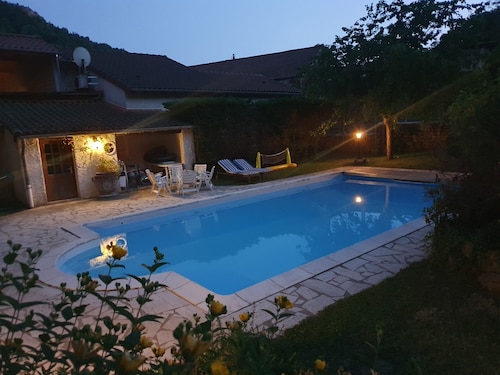 Maison en Pierre Avec Piscine Privée Dans un Domaine Clos et Arboré de 2200 m2