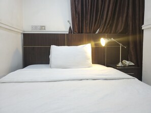 Desk, laptop workspace, free WiFi, bed sheets - Luxury Suites and Apartments (Abuja)