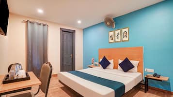 Hypo-allergenic bedding, free WiFi, bed sheets