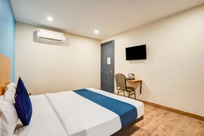 Hypo-allergenic bedding, free WiFi, bed sheets - Hotel Twamev residency Uttam Nagar  (New Delhi)