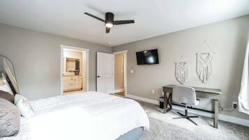 2 bedrooms, desk, iron/ironing board, travel crib