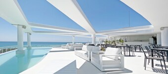 Global Vacacional: New flat with private pool and terrace with sea views.