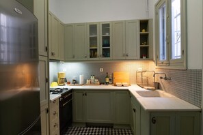 Electric kettle - 1900's Athens Residence (Athens)