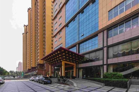 Exterior. Yuanlong International Hotel