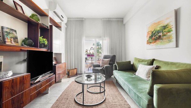 TV - Ben Yehuda Elegant City Retreat by Sea N' Rent (Tel Aviv)
