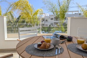 Outdoor dining - SUNNY HILLS sweet apartment (Finestrat)