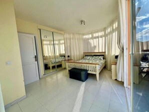 2 bedrooms, iron/ironing board, travel cot, WiFi