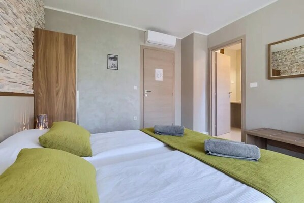 1 bedroom, WiFi, bed sheets