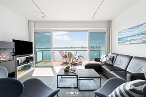 TV, peis, DVD-spiller og stereoanlegg