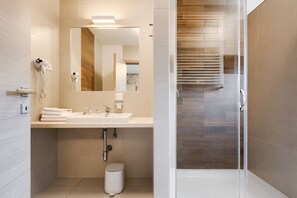 Dusche, Haartrockner, Handtücher, Seife